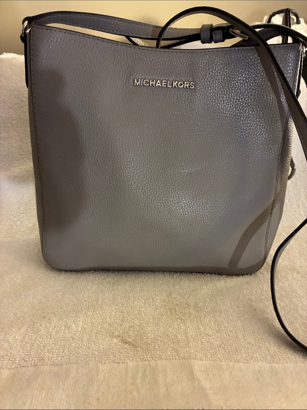Michael Kors Pearl Grey Crossbody/Messenger Bag Interior Pockets,silver hardware